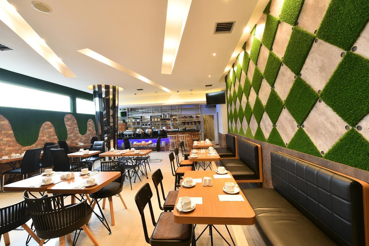 Midtown Xpress Balikpapan Hotel Kültér fotó