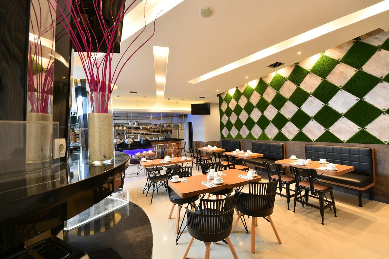Midtown Xpress Balikpapan Hotel Kültér fotó