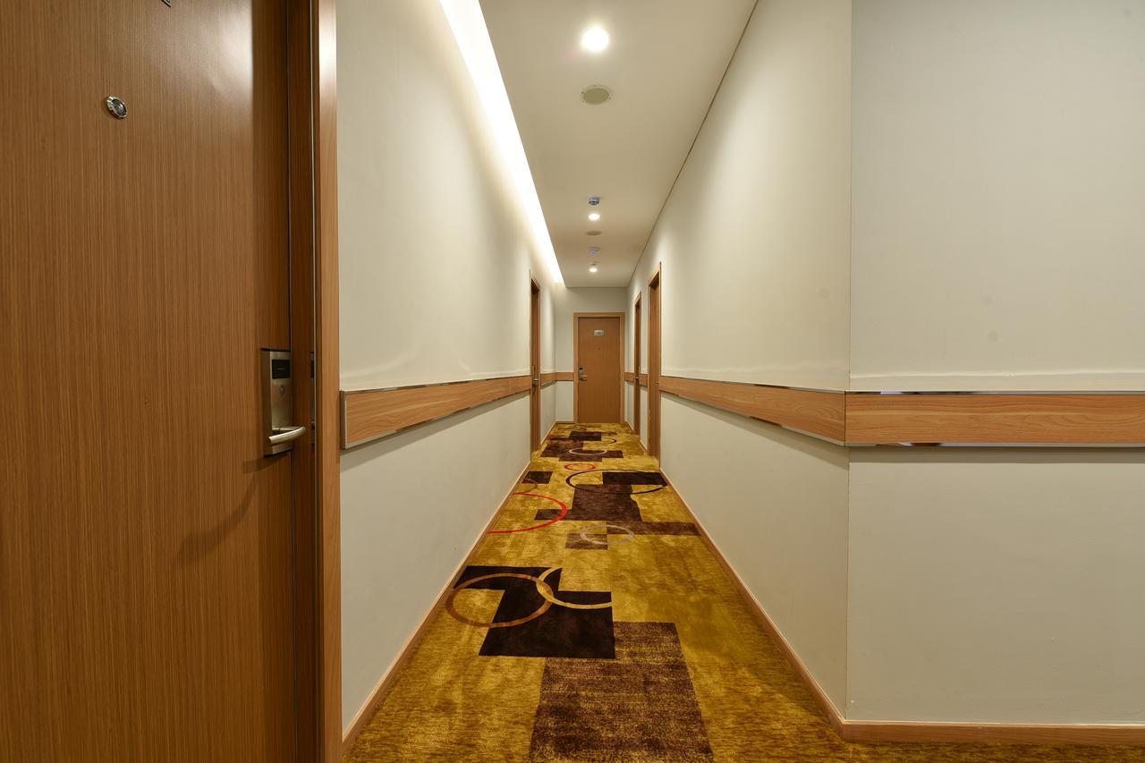 Midtown Xpress Balikpapan Hotel Kültér fotó